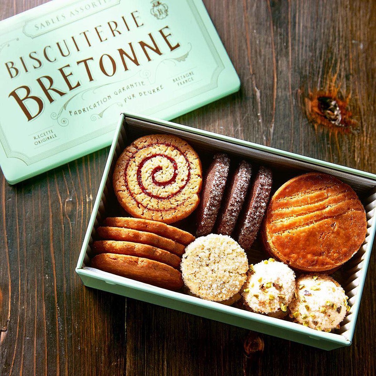 餅乾禮盒日幣2,484元（含稅）。