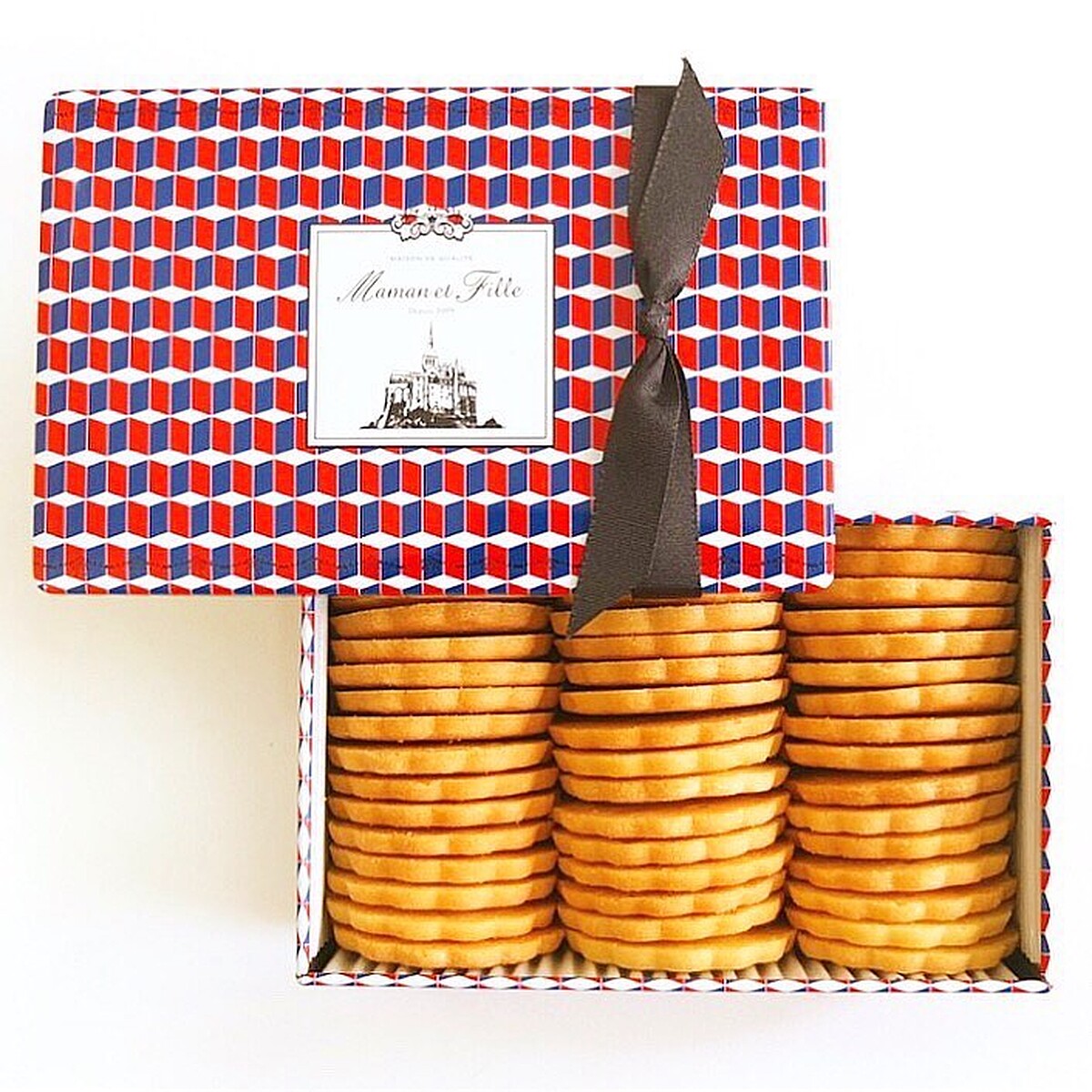 餅乾禮盒為日幣5,400元（含稅）。