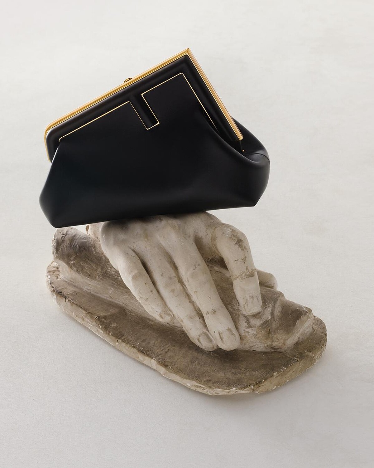 Fendi First包，NT81,000-NT152,000