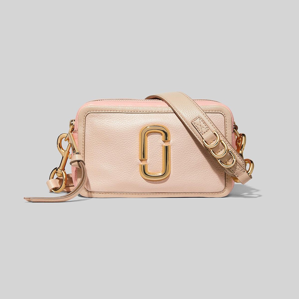 Marc Jacobs The Softshot軟皮相機包，售價NT$16,900