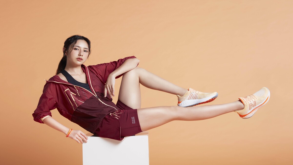 New Balance WVNGOBM5鞋款、酒紅運動套裝(8月上市)