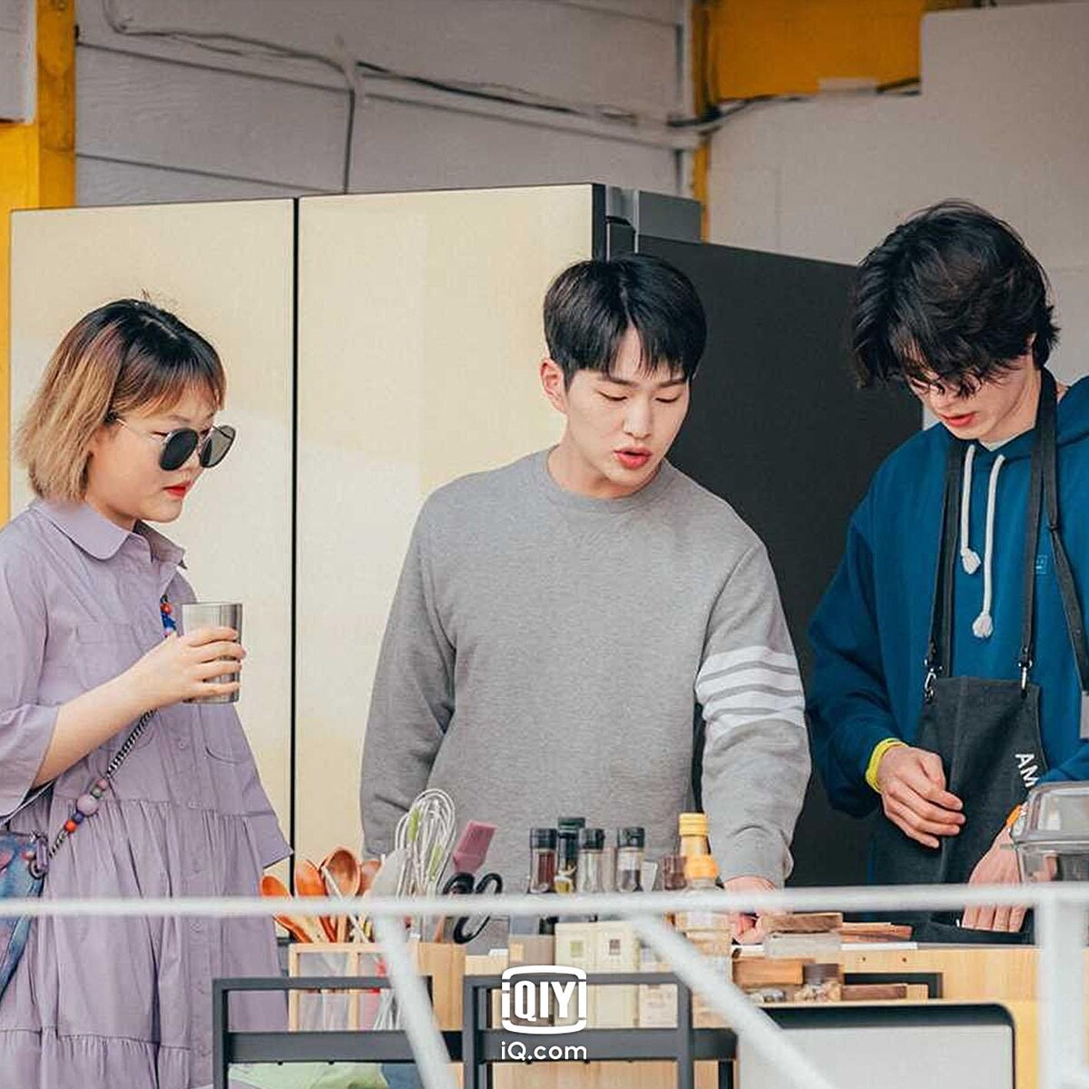 溫流、李棟旭、李秀賢為了開業準備食材