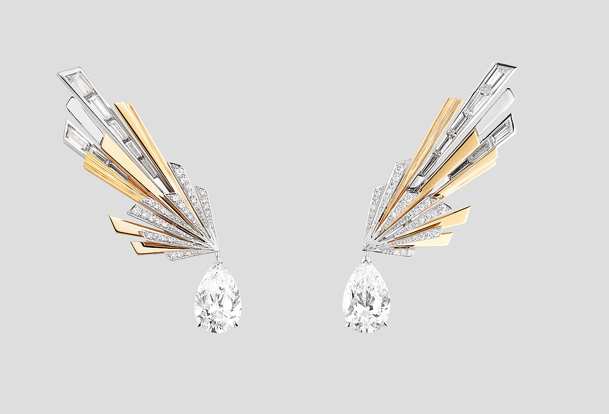 CHAUMET Nuages d'Or耳環 18K白金和18K黃金耳環,鑲嵌 2 顆D VVS1 和 D VVS2級梨形切割鑽石(分別重 2.11、2.01 克拉)、明亮式切割和長階梯形切割鑽石。