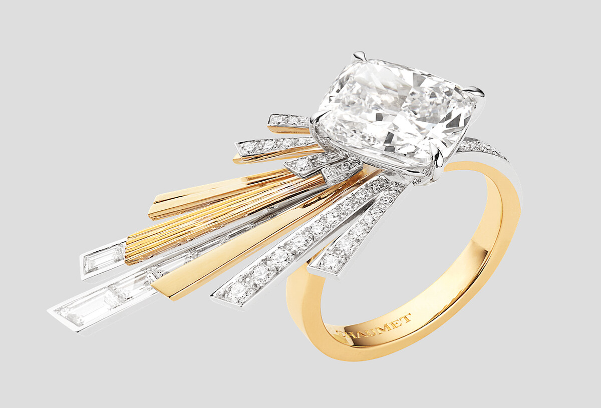 CHAUMET Nuages d'Or戒指 18K白金和18K黃金戒指，鑲嵌1顆重約 5.01 克拉D IF級枕形切割鑽石，以及明亮式切割鑽石。