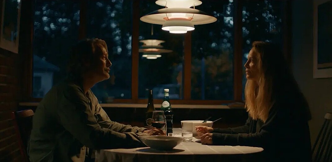 《醉好的時光》內男主角家餐廳就是使用經典的PH5燈。（翻攝friDay影音）