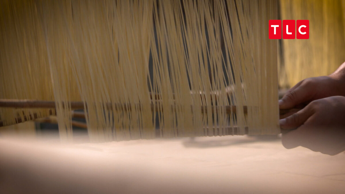 陳家與當地工匠合作，把小麥粉做成乾麵，不僅保存一項古老的工藝，也將安全的食材分享給更多人。