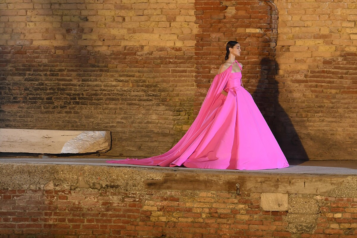 Valentino 2021秋冬高訂大秀