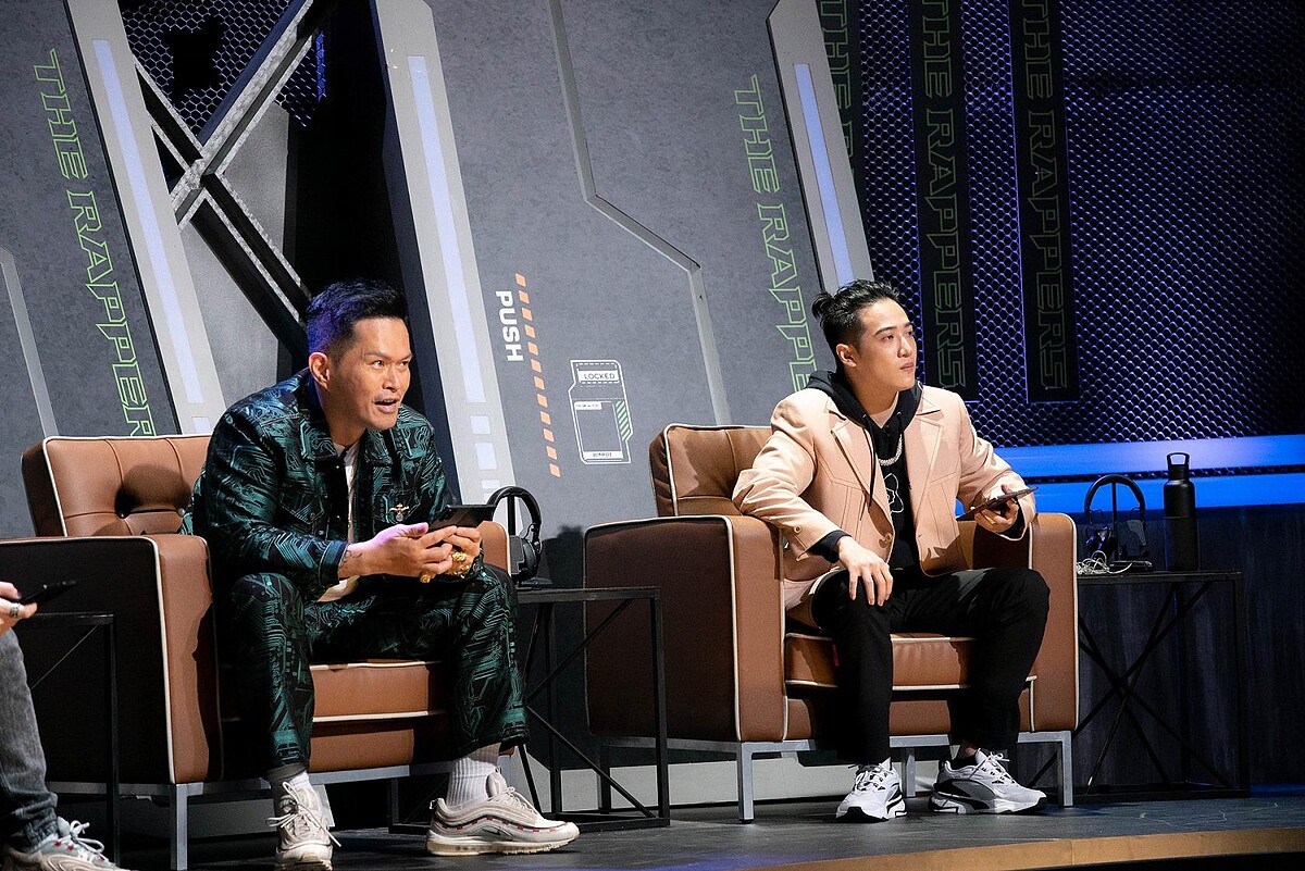 《大嘻哈時代》左起大支、熊仔，「一對一Battle」關鍵一票落在大支身上