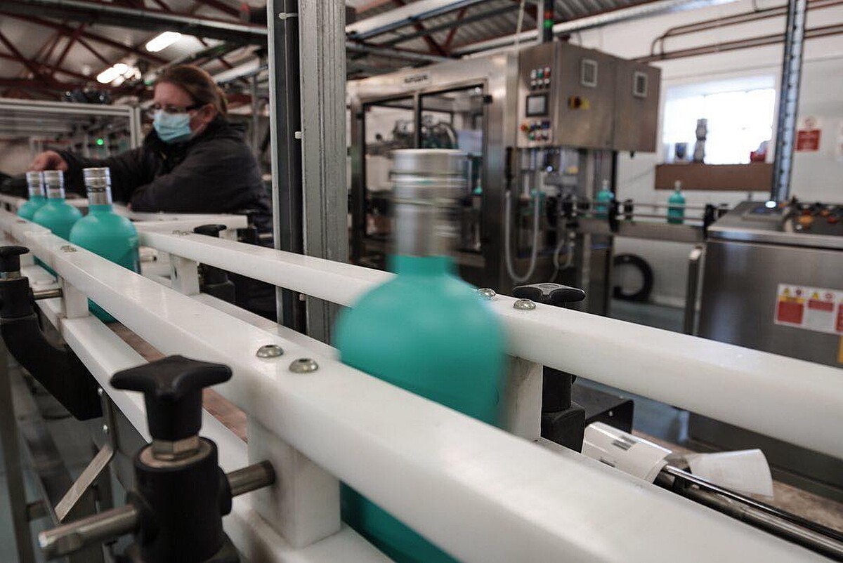 來自艾雷島有著年輕時髦的海洋藍包裝。