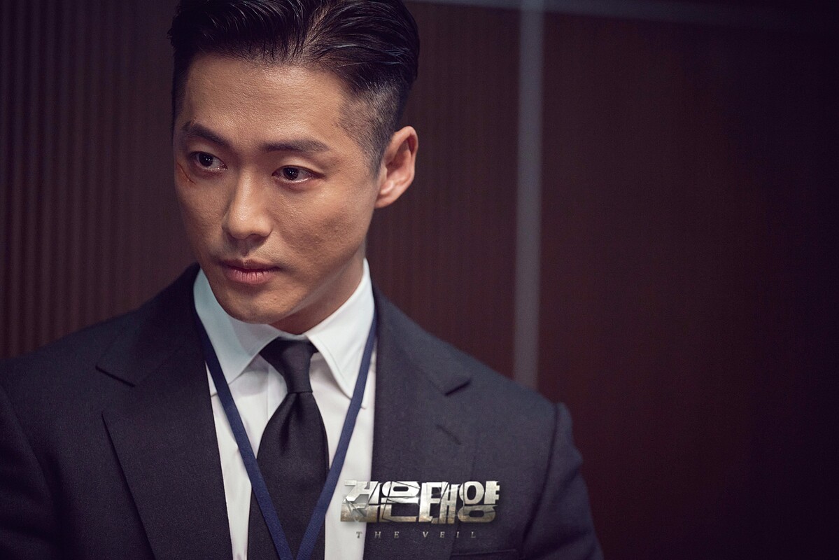  南宮珉 為新戲《黑色太陽》操成巨巨令人敬佩