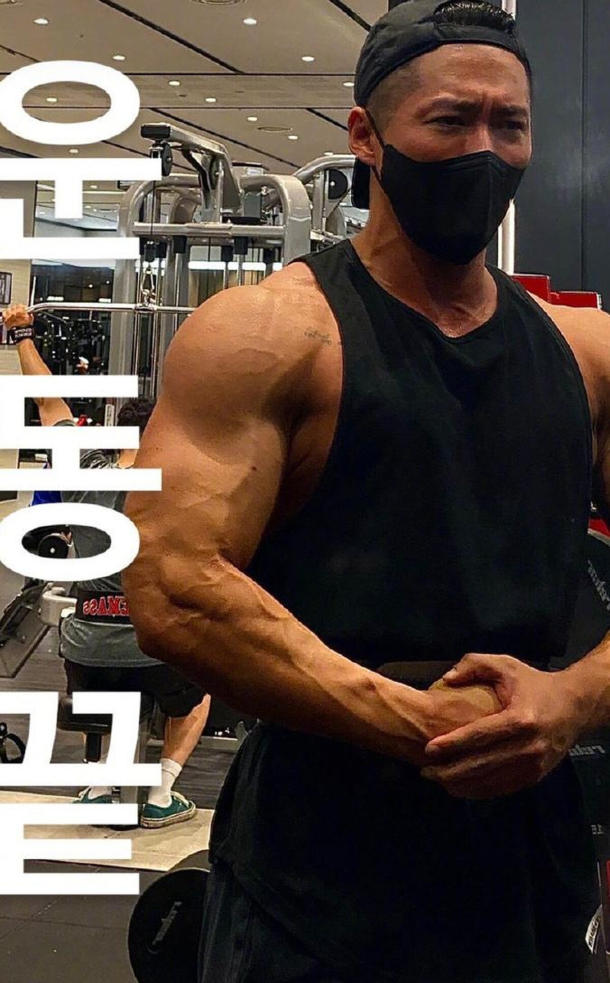  南宮珉 為新戲《黑色太陽》操成巨巨令人敬佩