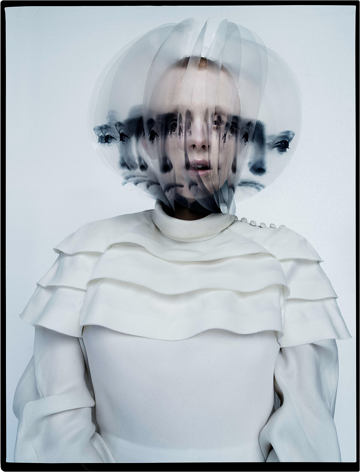 蒂姆．沃克「珍藏與維護」系列作品；凱倫．艾爾森；時裝：Louis Vuitton；面紗：Iris van Herpen Haute Couture；倫敦2018。圖片來源：Tim Walker Studio