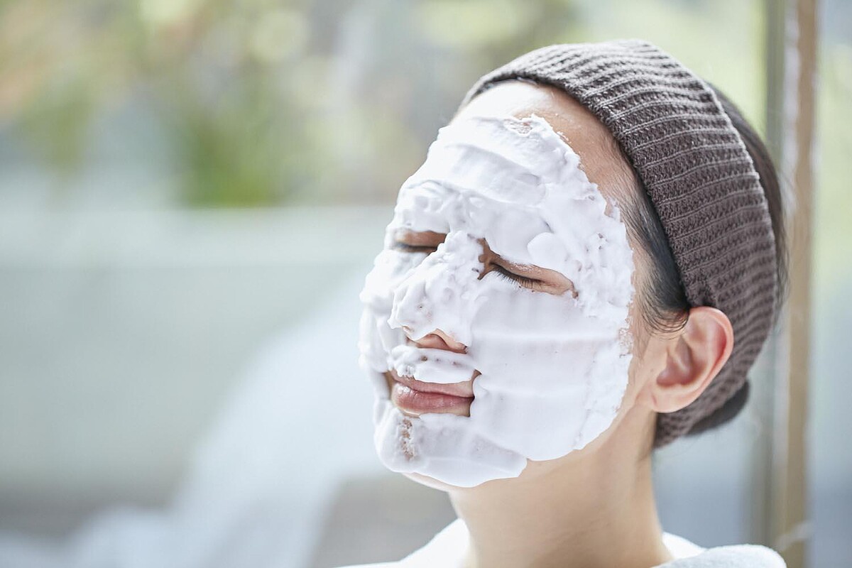 朵茉麗蔻「柔肌泡泡面膜」更好推勻的濃厚綿密泡泡與潤澤力，猶如肌膚的天然導入儀，加乘後續保養品吸收力。