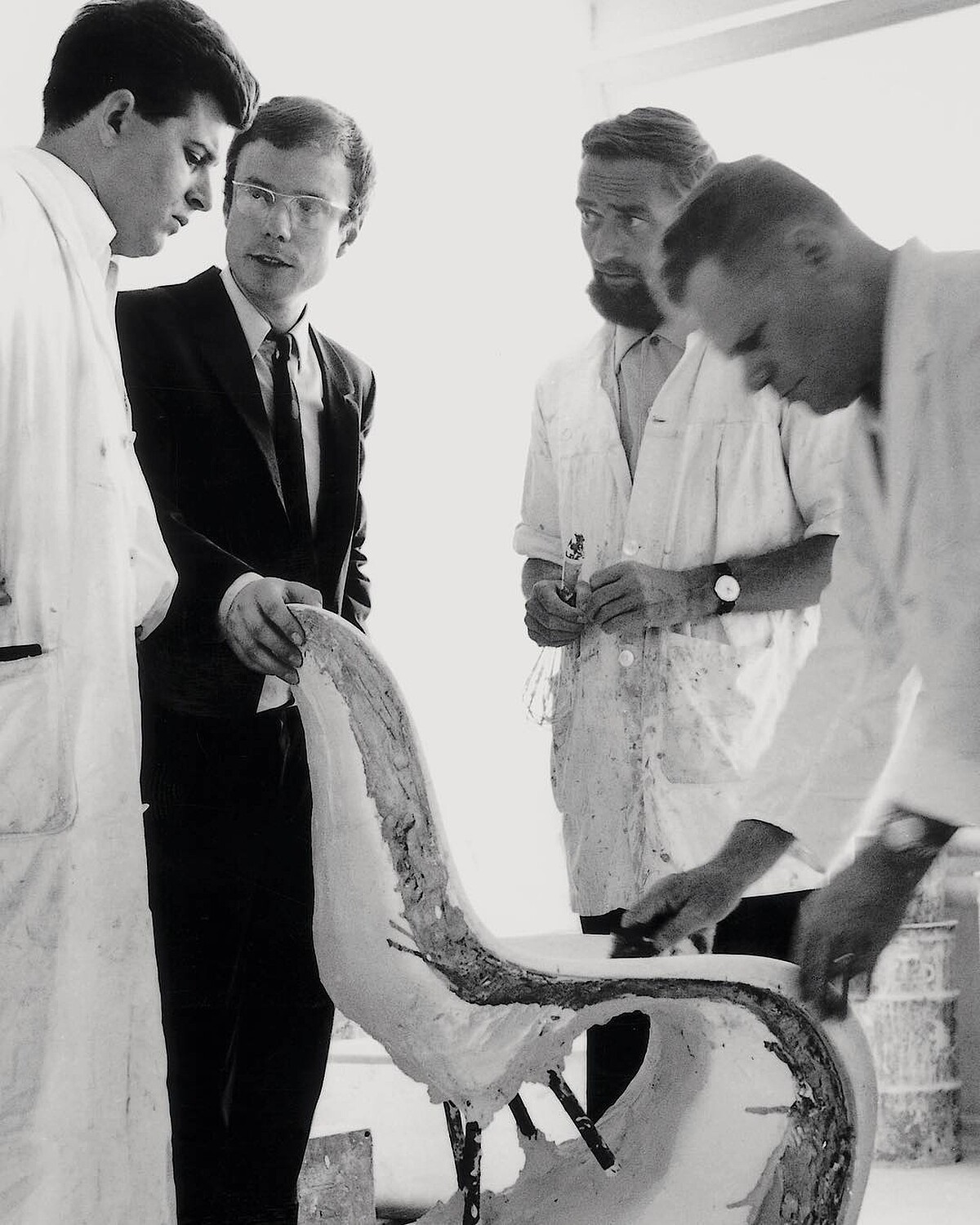 Panton Chair 歷經多次材質替換。