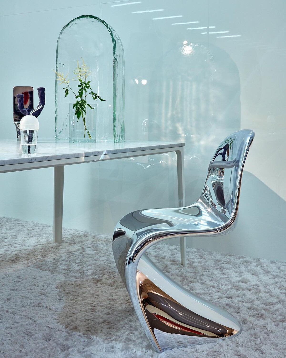 有著「世界最性感的椅子」之稱；此為 Panton Anniversary Edition 版本 ，已絕版