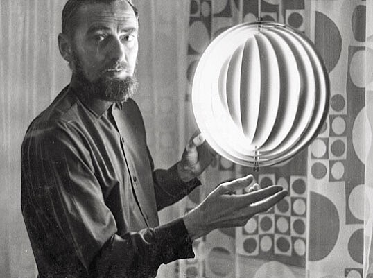 Moon 月光吊燈有著極高的藝術性。