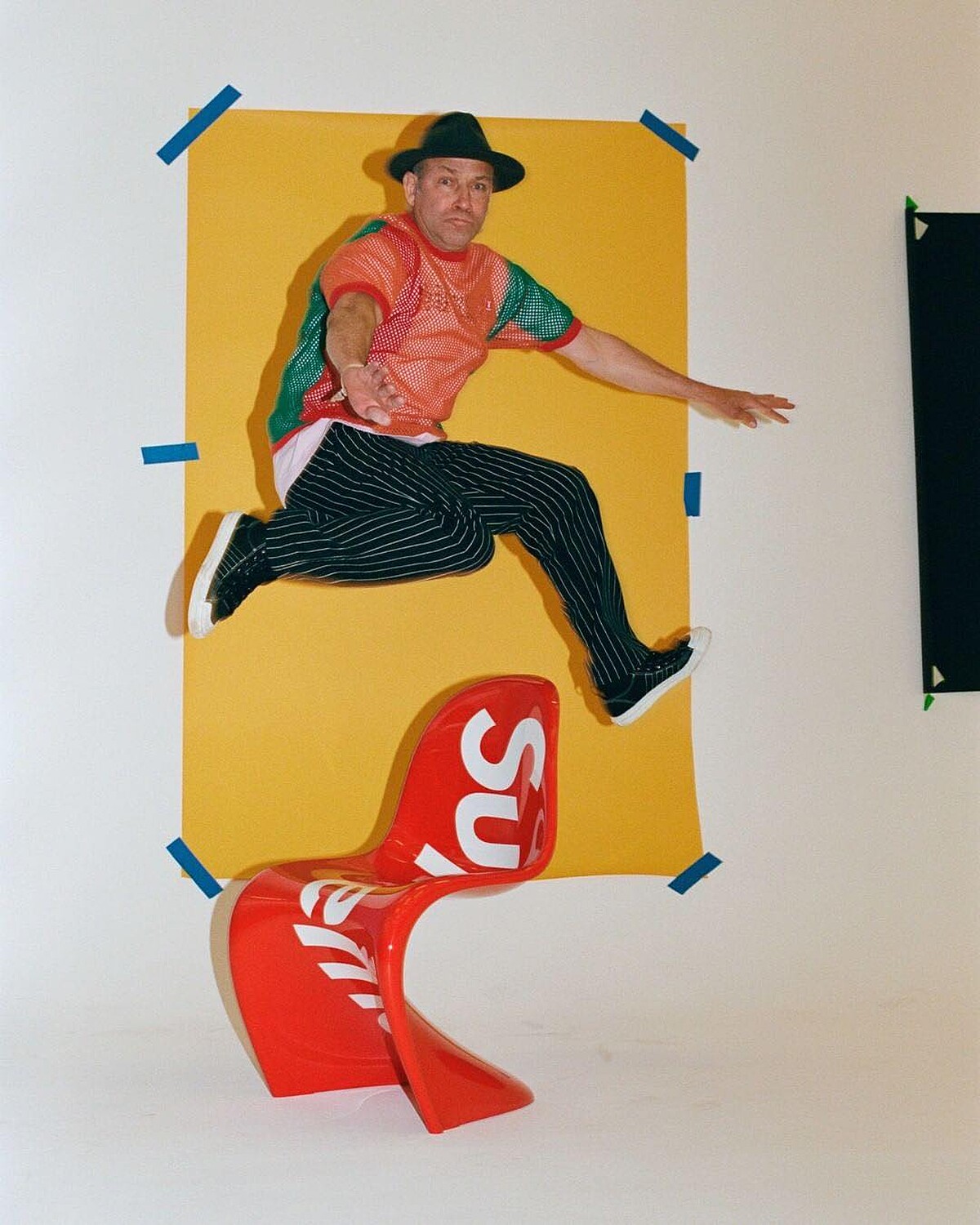 Panton Chair 約售價美金2,600元。