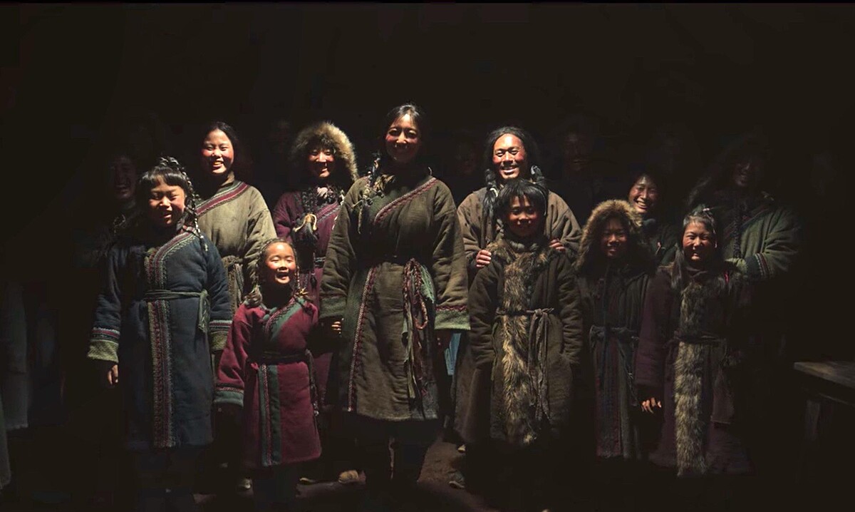 「藩胡部落」族人們「吃肉」橋段前後呼應