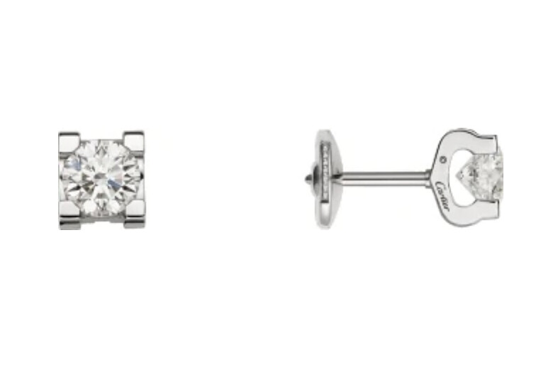 C de Cartier 18K金鑲嵌鑽石耳環，正面看似四角鑲座，側面就能看出品牌獨特的C字母標誌造型，售價店洽。