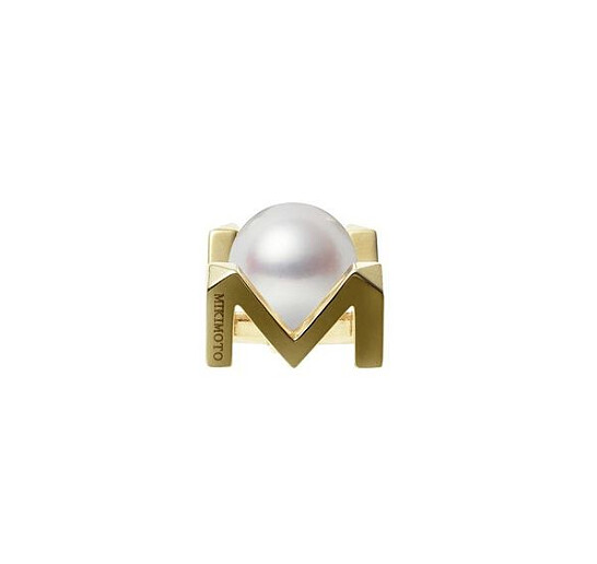 Mikimoto M 系列 18K金鑲嵌珍珠耳環，售價電洽。