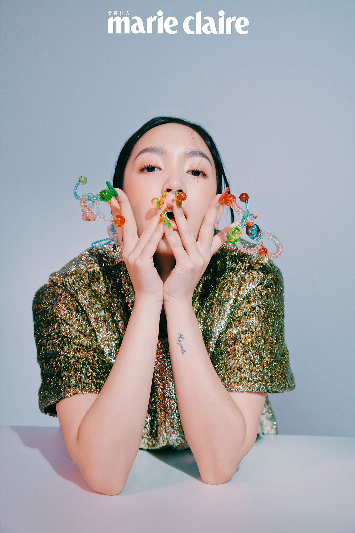 金色洋裝，Louis Vuitton