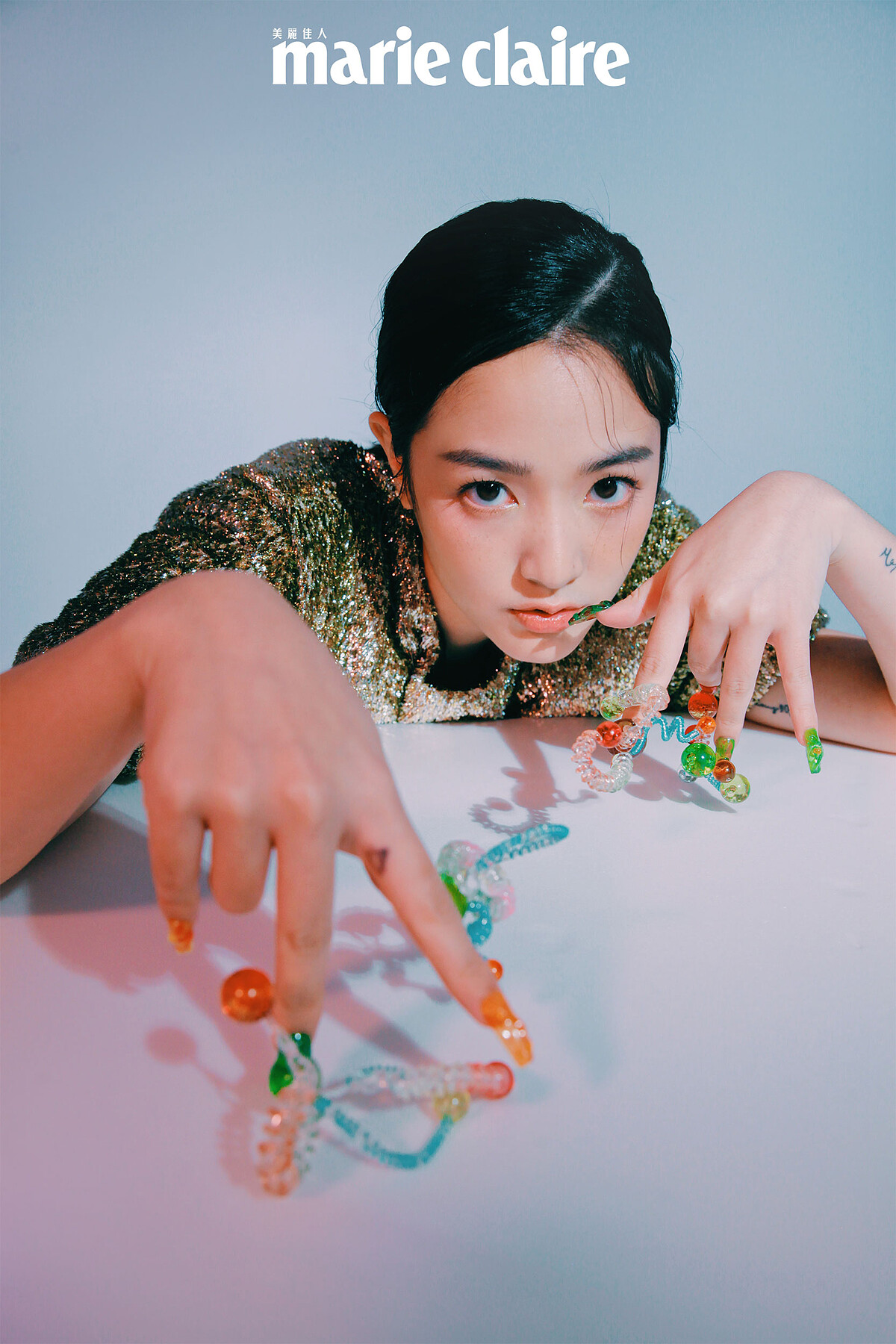 金色洋裝，Louis Vuitton