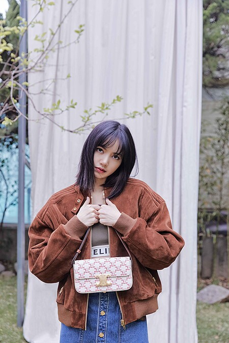 CELINE經典印花小牛皮革肩背包，NT74,000