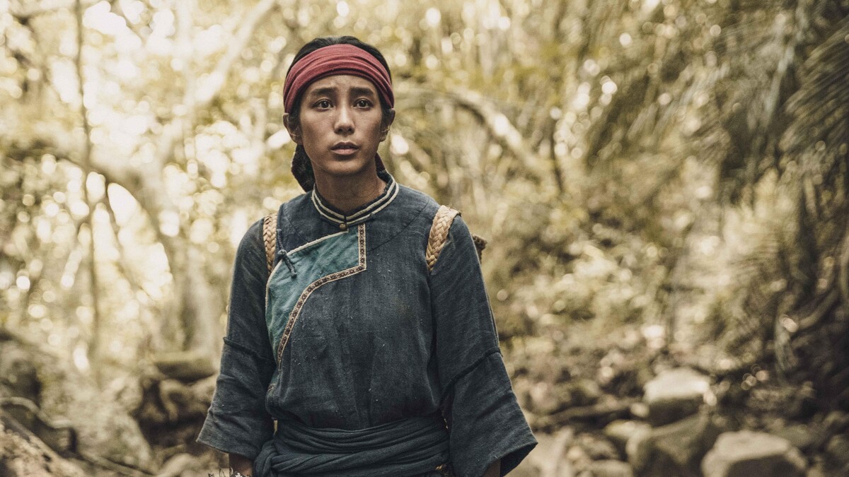 《斯卡羅》温貞菱為更貼近角色身份，在片場的休息時間都盡量站著不坐，而且故意駝背