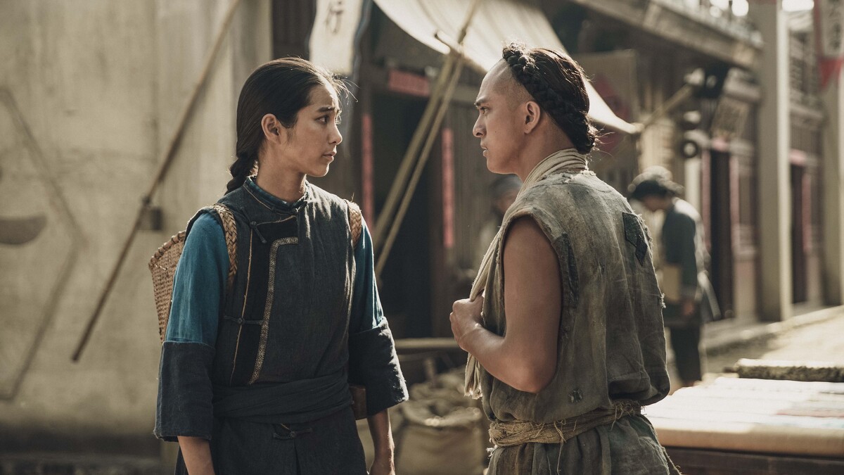 《斯卡羅》温貞菱（左）、黃遠「降齡」演出姐弟，視覺外型卻毫無違和感