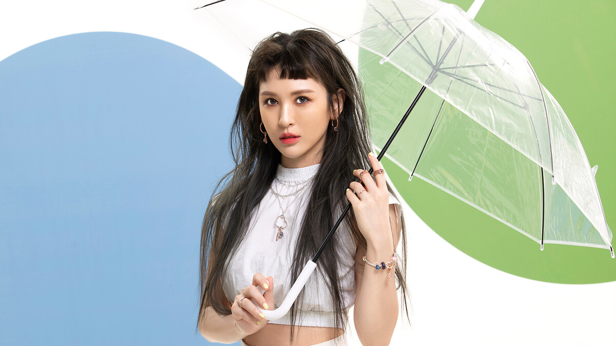 耳環、項鏈、手鏈、戒指、串飾，Pandora。