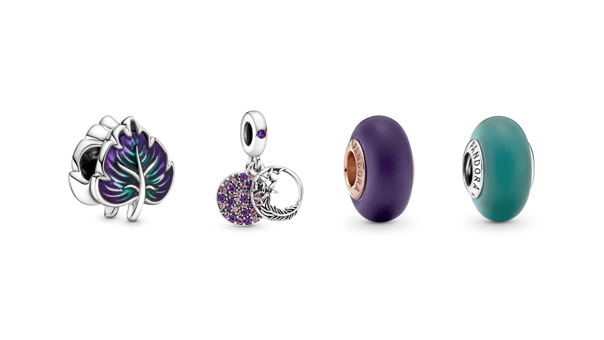 Pandora希望之葉925銀琺瑯串飾NT1,580、Pandora飛揚羽毛925銀雙層吊飾NT2,480、Pandora神秘紫霧面琉璃串飾NT1,280、Pandora森林綠霧面琉璃串飾NT1,080。