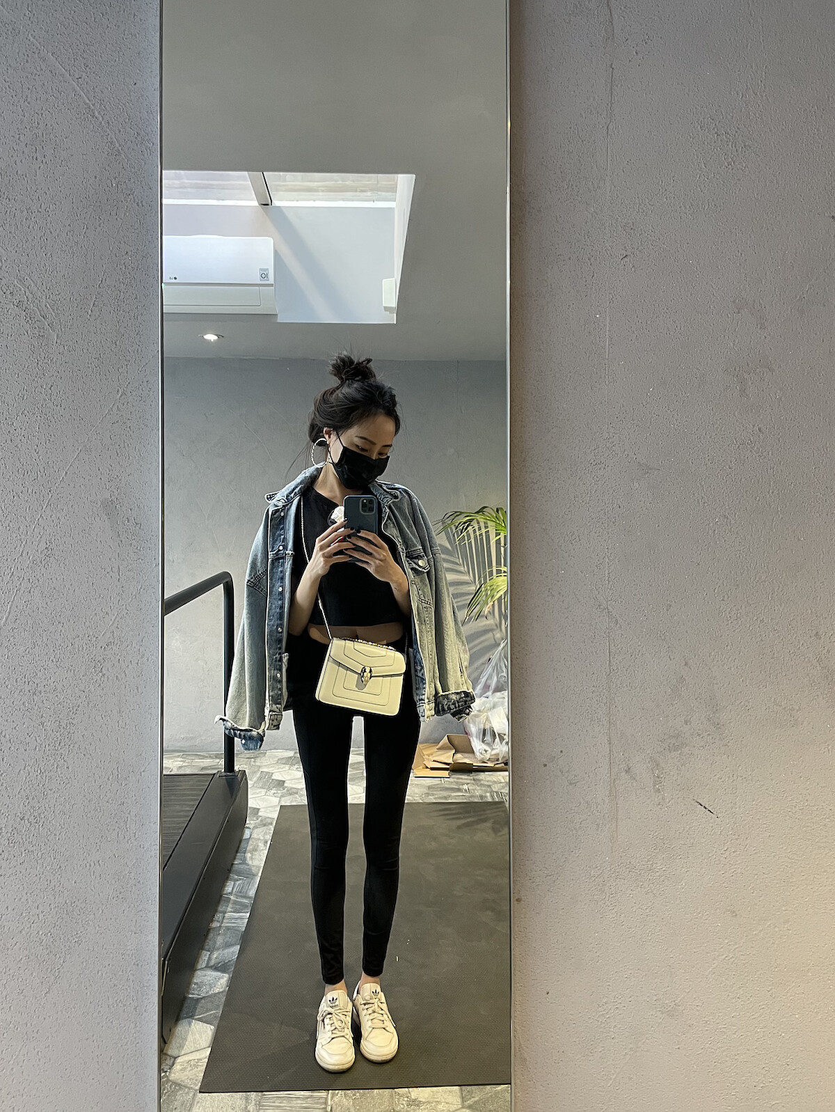 政策無能只能自我保護