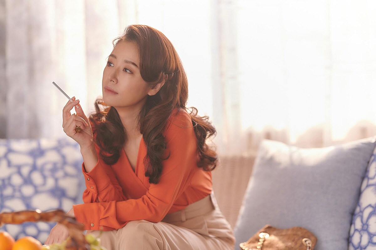 《華燈初上》林心如化身風情萬種的日式酒店媽媽桑，服裝造型精心考究還原1988年