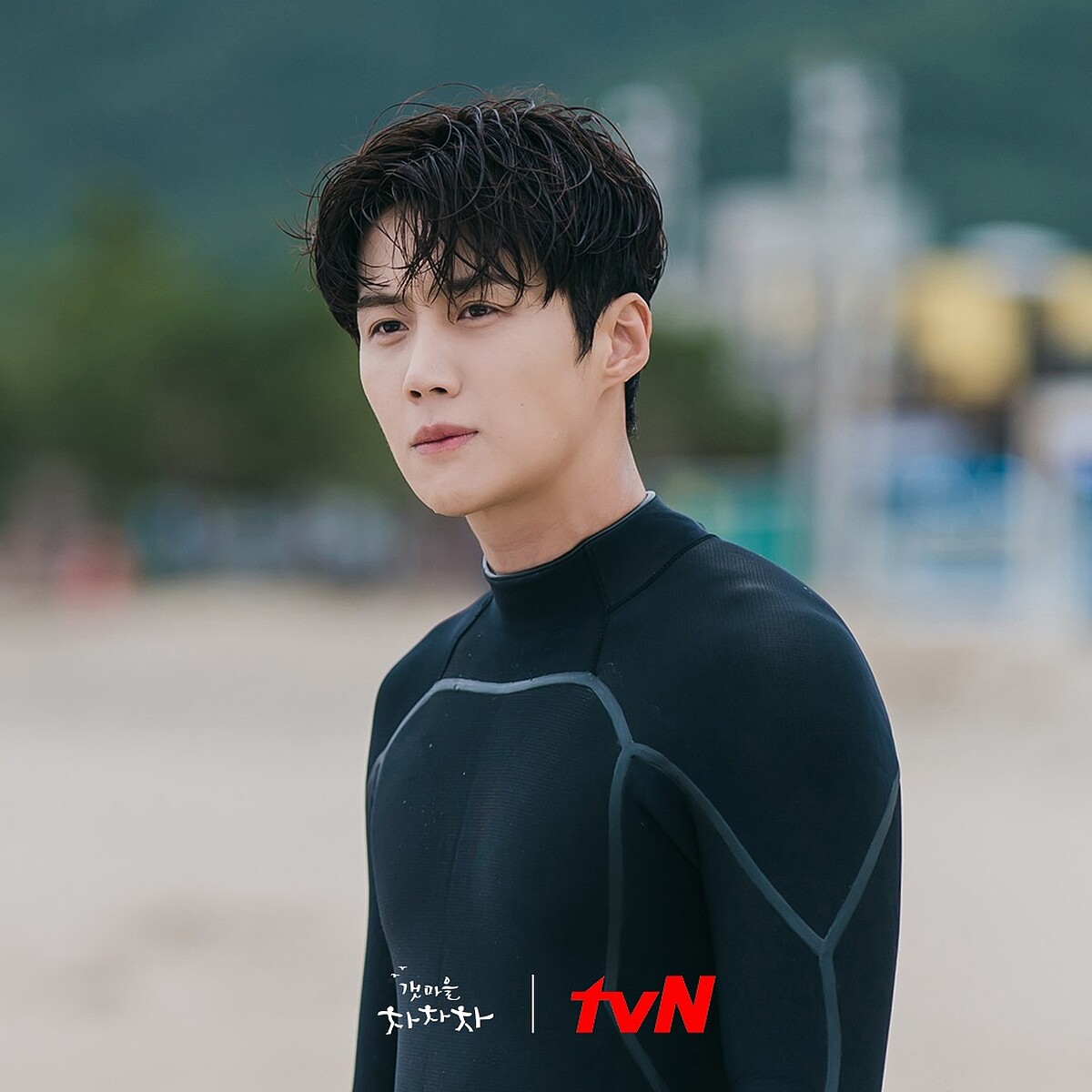  金宣虎 《海村岸恰恰恰》「洪班長」的熱血海洋子 Look 有毒