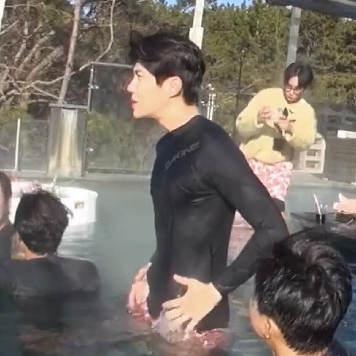  金宣虎 《海村岸恰恰恰》「洪班長」的熱血海洋子 Look 有毒