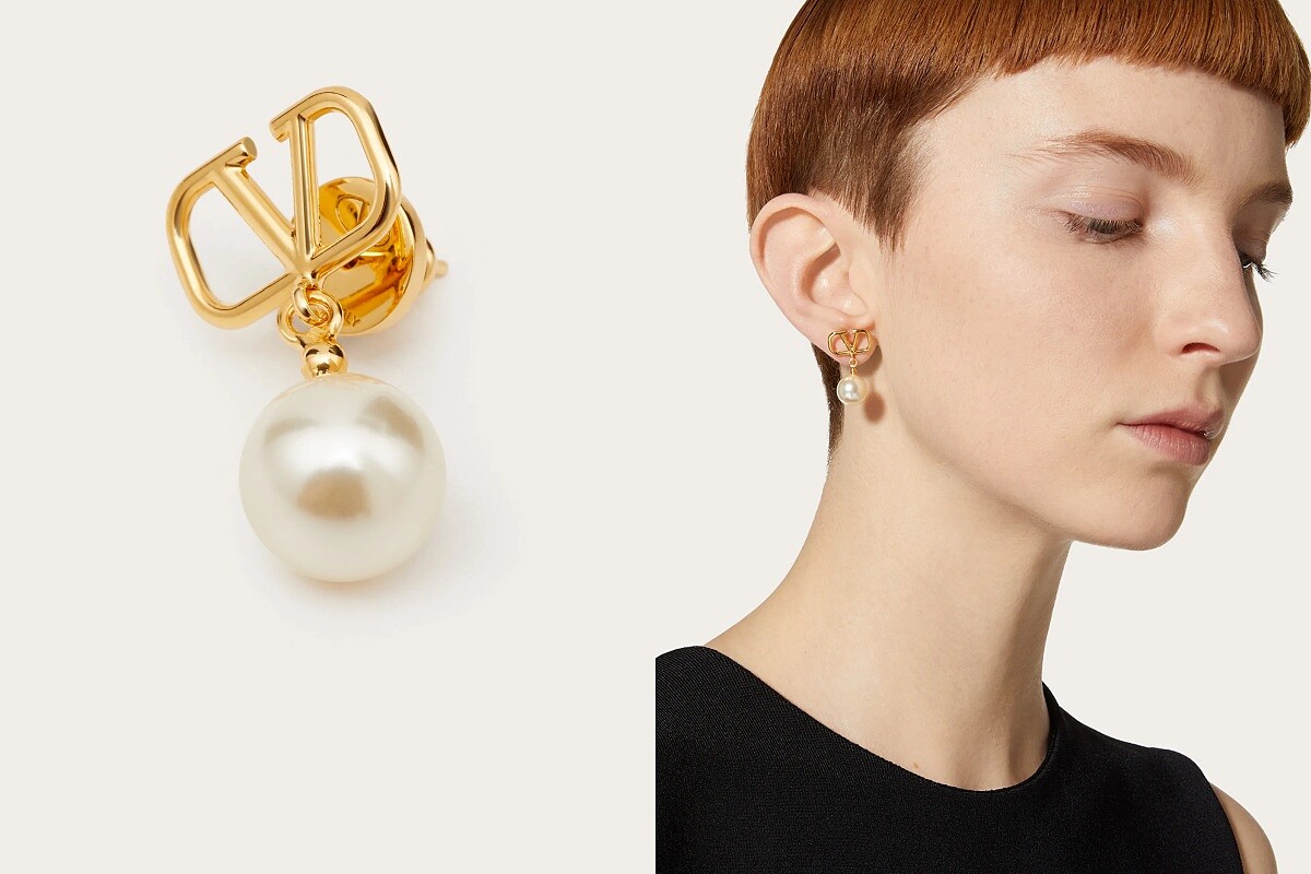 Valentino金屬標誌珍珠耳環，NT9,000