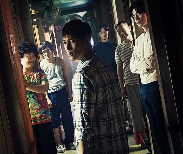 任時完、李棟旭 驚悚電視劇《他人即地獄》將拍電影版！