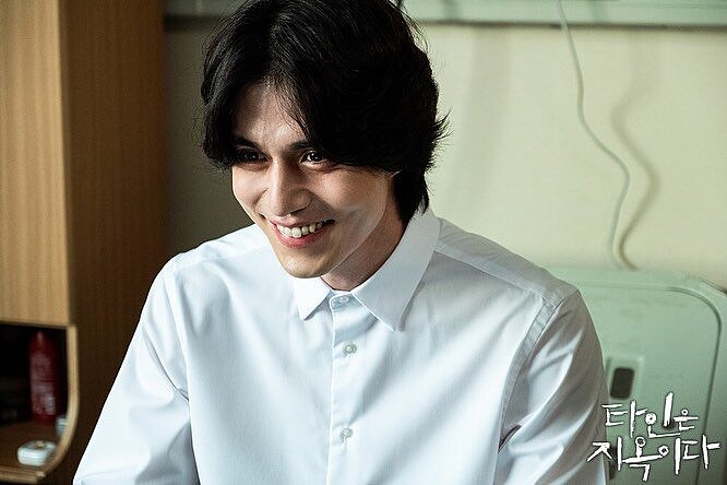 任時完、李棟旭 驚悚電視劇《他人即地獄》將拍電影版！