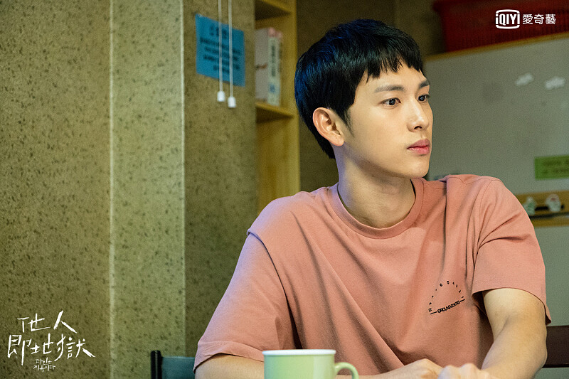 任時完、李棟旭 驚悚電視劇《他人即地獄》將拍電影版！