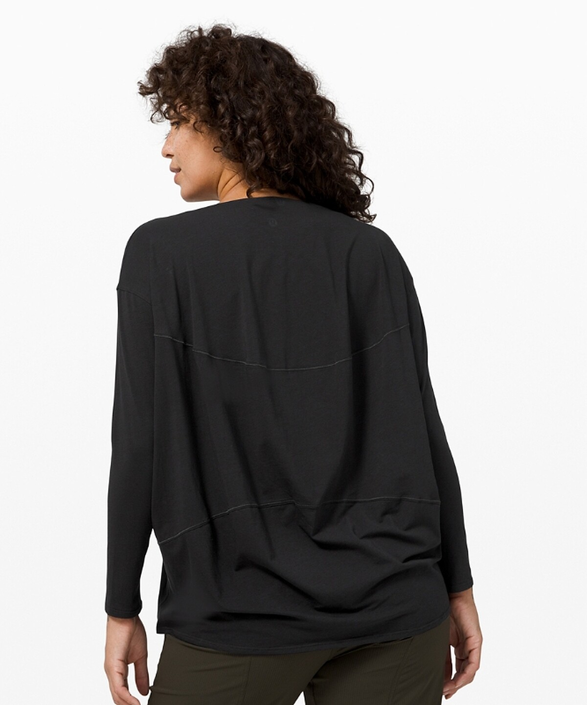 Back in Action Long Sleeve輕薄長袖運動上衣，NT1,980