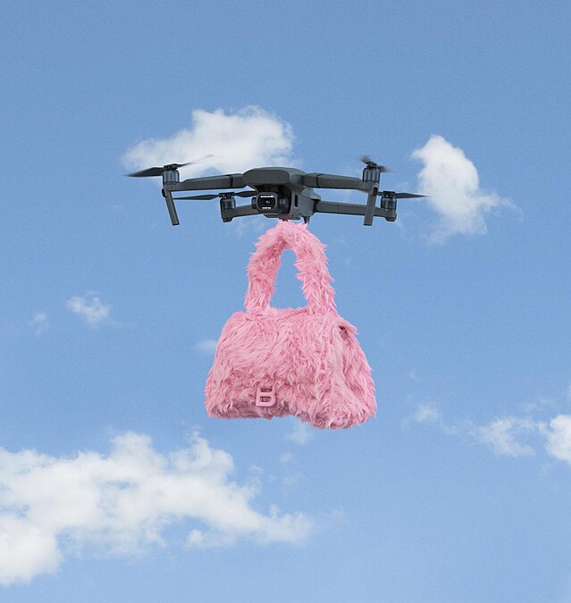 迷你仿毛沙漏包，NT62,900 / 小型仿毛沙漏包，NT57,500 / NANO仿毛沙漏包，NT32,800