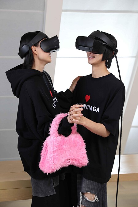 迷你仿毛沙漏包，NT62,900 / 小型仿毛沙漏包，NT57,500 / NANO仿毛沙漏包，NT32,800