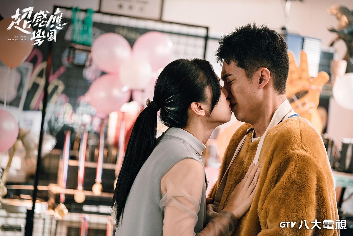 《超感應學園》男女主角劉奕兒、蔡凡熙情深哭到崩潰