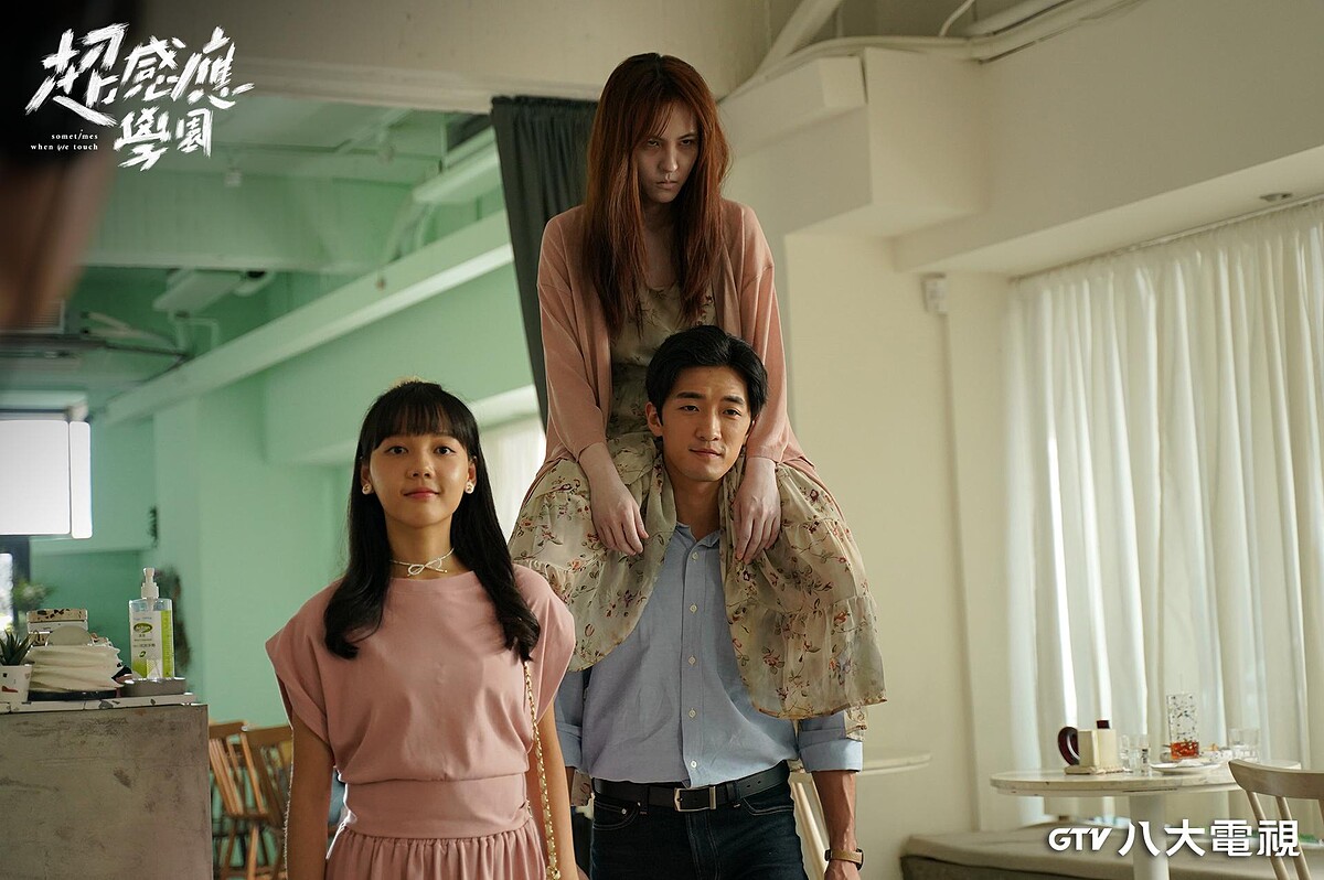 《超感應學園》左下林思廷、右下鍾政均,與飾演新娘鬼的魏蔓