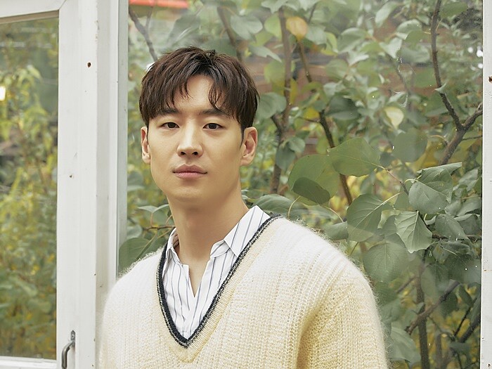 李帝勳 自編自導處女作 短篇電影《Unframed》