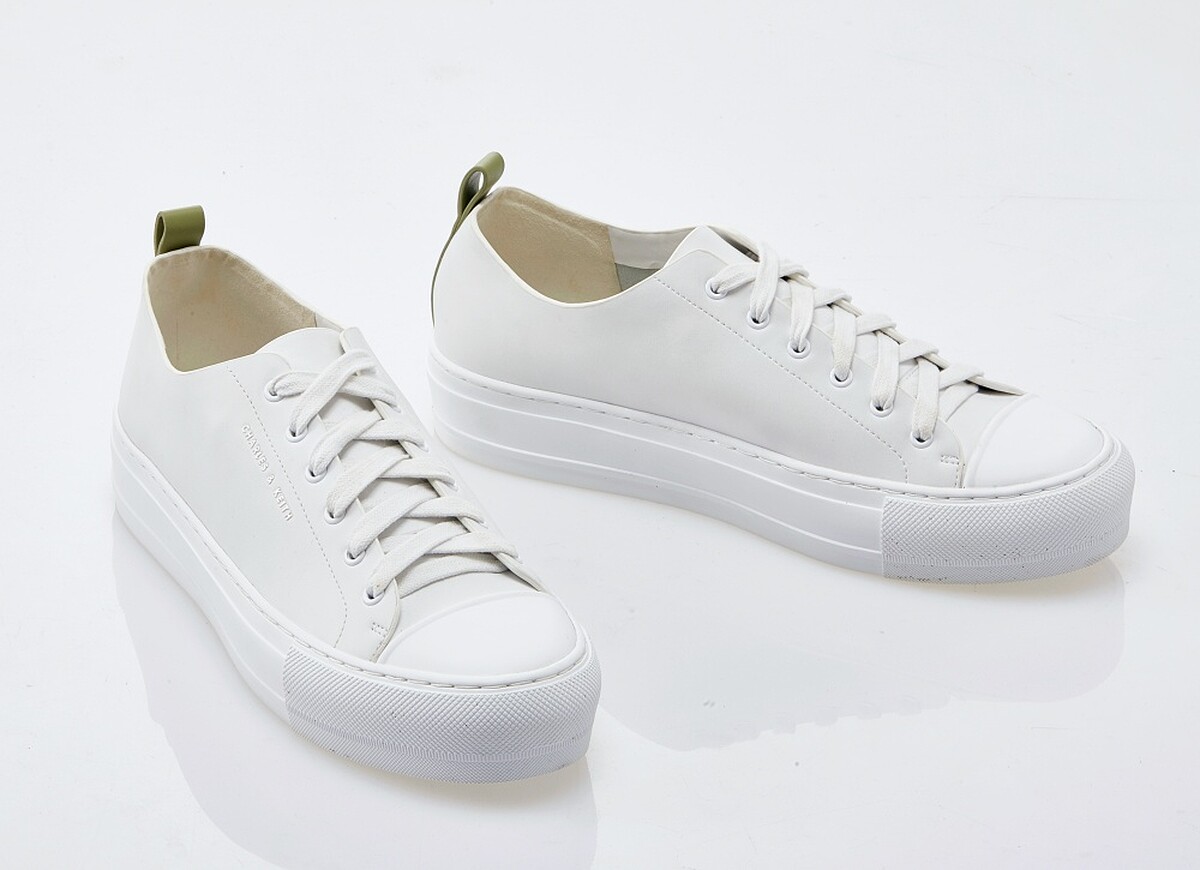 刺繡小白鞋，NT1,890