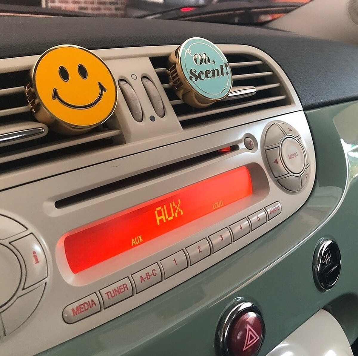 OHSCENT精緻車上香氛(經典不鏽鋼)，NT1,790、補充包NT450