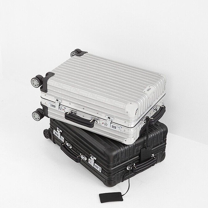 Fendi X RIMOWA聯名系列(黑、銀)，NT102,000
