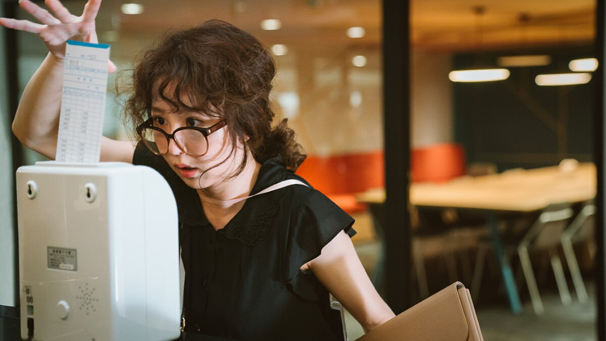 宅女小紅厭世生活影集2月上線！《何百芮的地獄毒白》郭書瑤主演，由《孤味》團隊全新製作