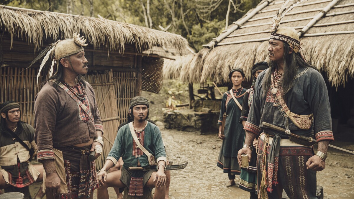 《斯卡羅》雷斌・金碌兒（左）飾演二股頭伊沙，與查馬克．法拉屋樂所飾演的大股頭卓杞篤經常為部落利益對峙